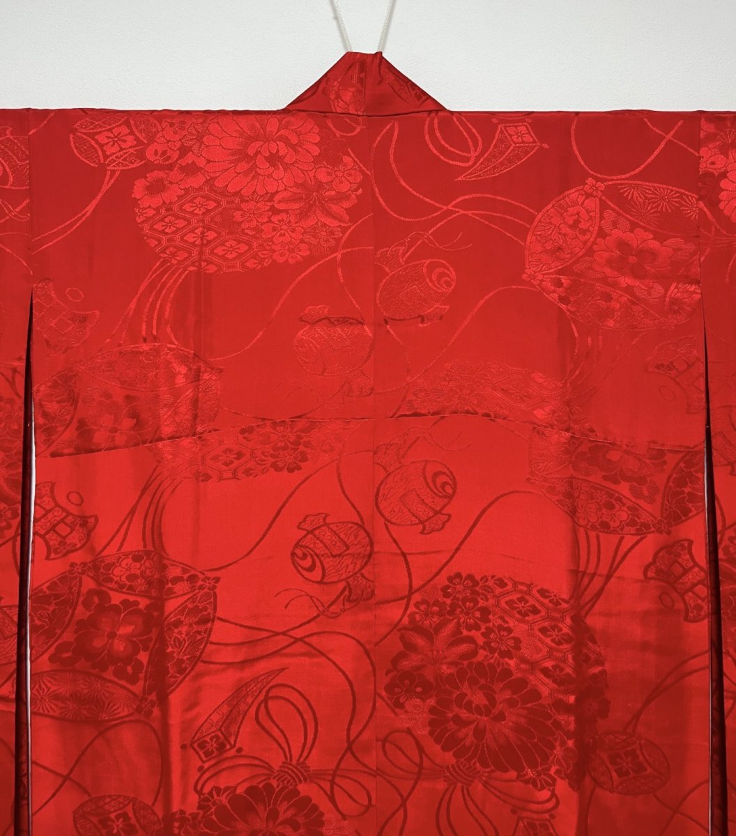 Photo4: JAPANESE KIMONO SILK ANTIQUE FURISODE JUBAN / RED / KUSUDAMA / KOZUCHI / RINZU (4)