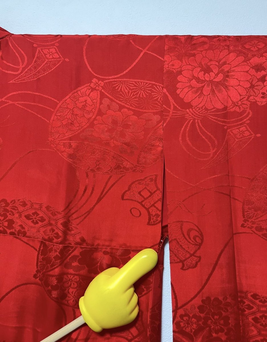 Photo9: JAPANESE KIMONO SILK ANTIQUE FURISODE JUBAN / RED / KUSUDAMA / KOZUCHI / RINZU (9)