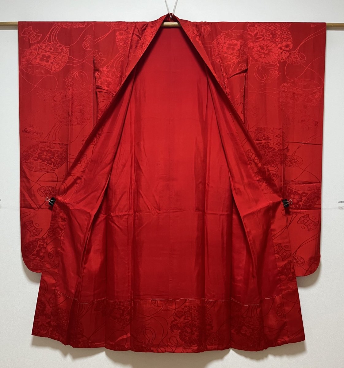 Photo3: JAPANESE KIMONO SILK ANTIQUE FURISODE JUBAN / RED / KUSUDAMA / KOZUCHI / RINZU (3)