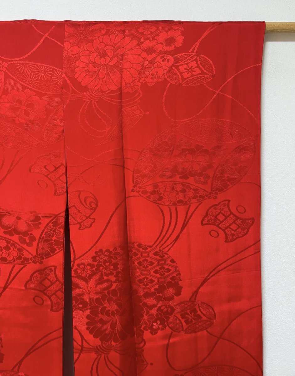 Photo6: JAPANESE KIMONO SILK ANTIQUE FURISODE JUBAN / RED / KUSUDAMA / KOZUCHI / RINZU (6)