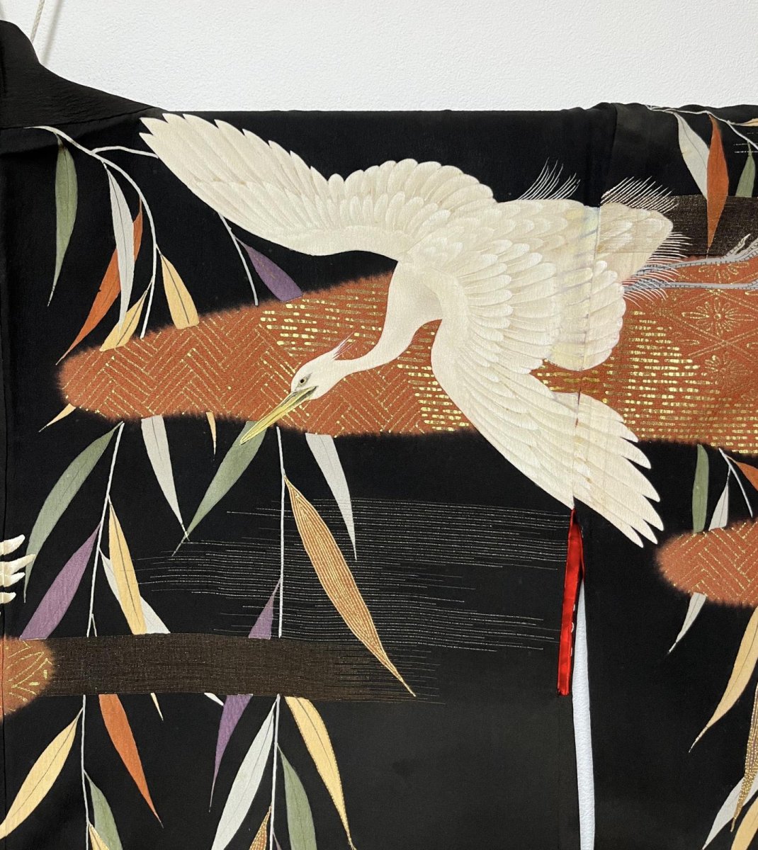 Photo4: JAPANESE KIMONO SILK ANTIQUE HAORI / BLACK / WHITE HERON / WILLOW / EMBROIDERY (4)