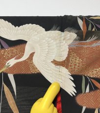 Photo13: JAPANESE KIMONO SILK ANTIQUE HAORI / BLACK / WHITE HERON / WILLOW / EMBROIDERY (13)