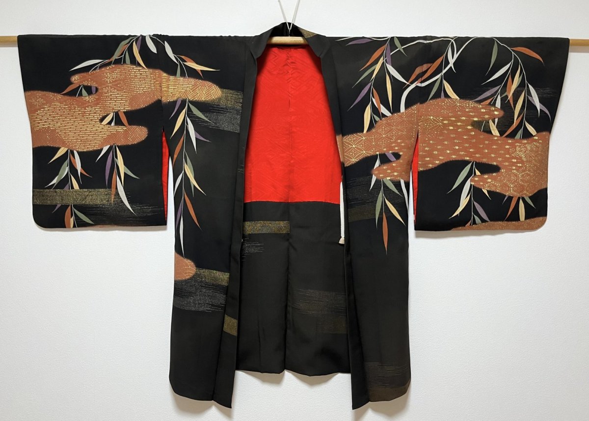 Photo2: JAPANESE KIMONO SILK ANTIQUE HAORI / BLACK / WHITE HERON / WILLOW / EMBROIDERY (2)