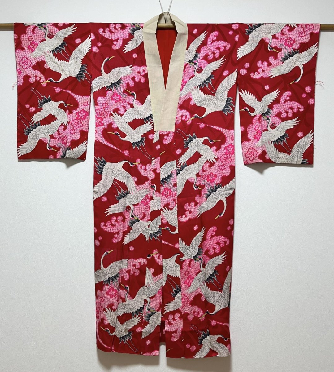 Photo2: JAPANESE KIMONO SILK ANTIQUE JUBAN / FLYING CRANE / WAVE / PINE LEAF / RED (2)