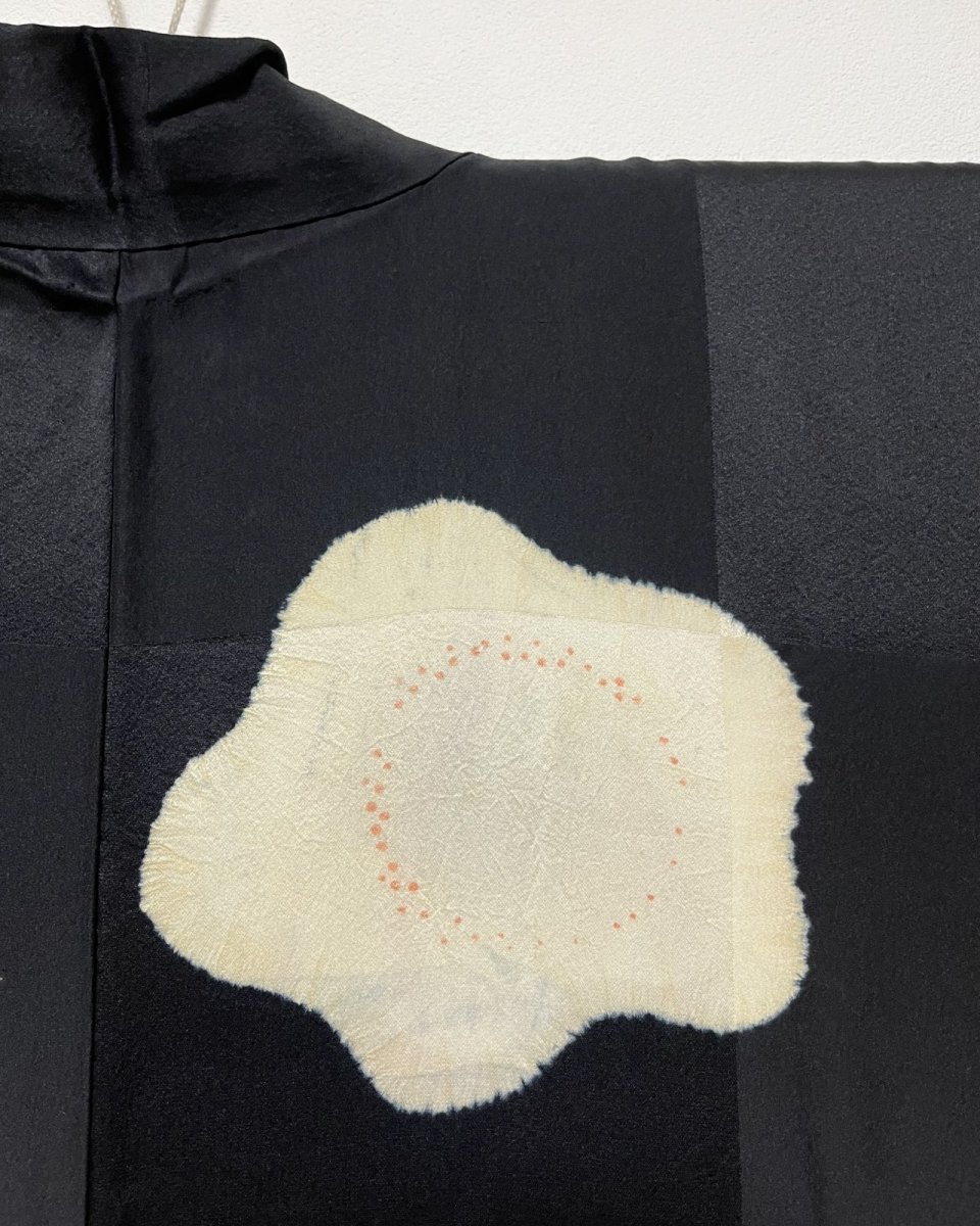 Photo8: JAPANESE KIMONO SILK ANTIQUE HAORI / SHIBORI UME FLOWER / ICHIMATSU / BLACK (8)