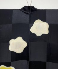 Photo5: JAPANESE KIMONO SILK ANTIQUE HAORI / SHIBORI UME FLOWER / ICHIMATSU / BLACK (5)