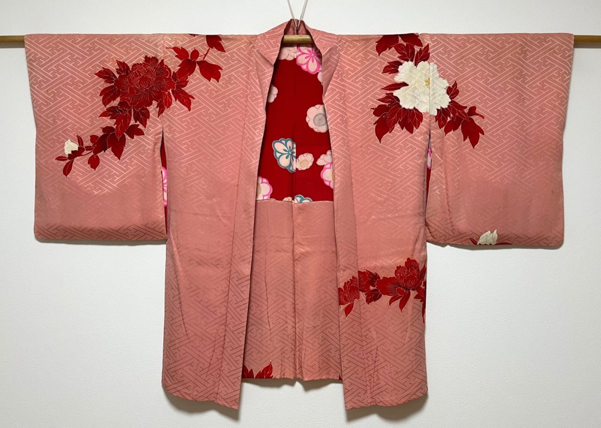 Photo2: JAPANESE KIMONO SILK ANTIQUE HAORI / PEONY / SAYAGATA / EMBROIDERY / CORAL (2)