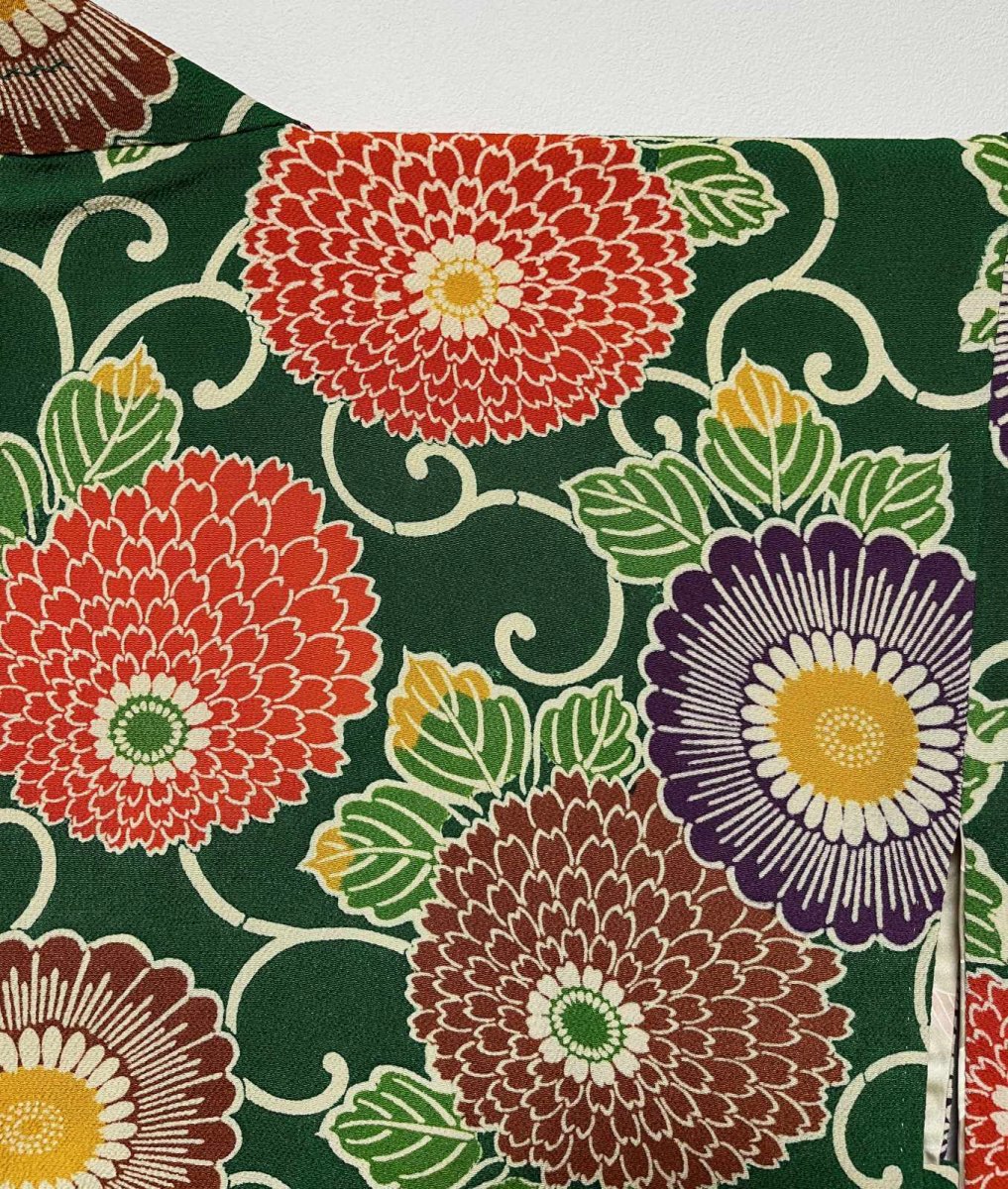 Photo4: JAPANESE KIMONO SILK HAORI / CHRYSANTHEMUM / KARAKUSA / GREEN / CHIRIMEN (4)