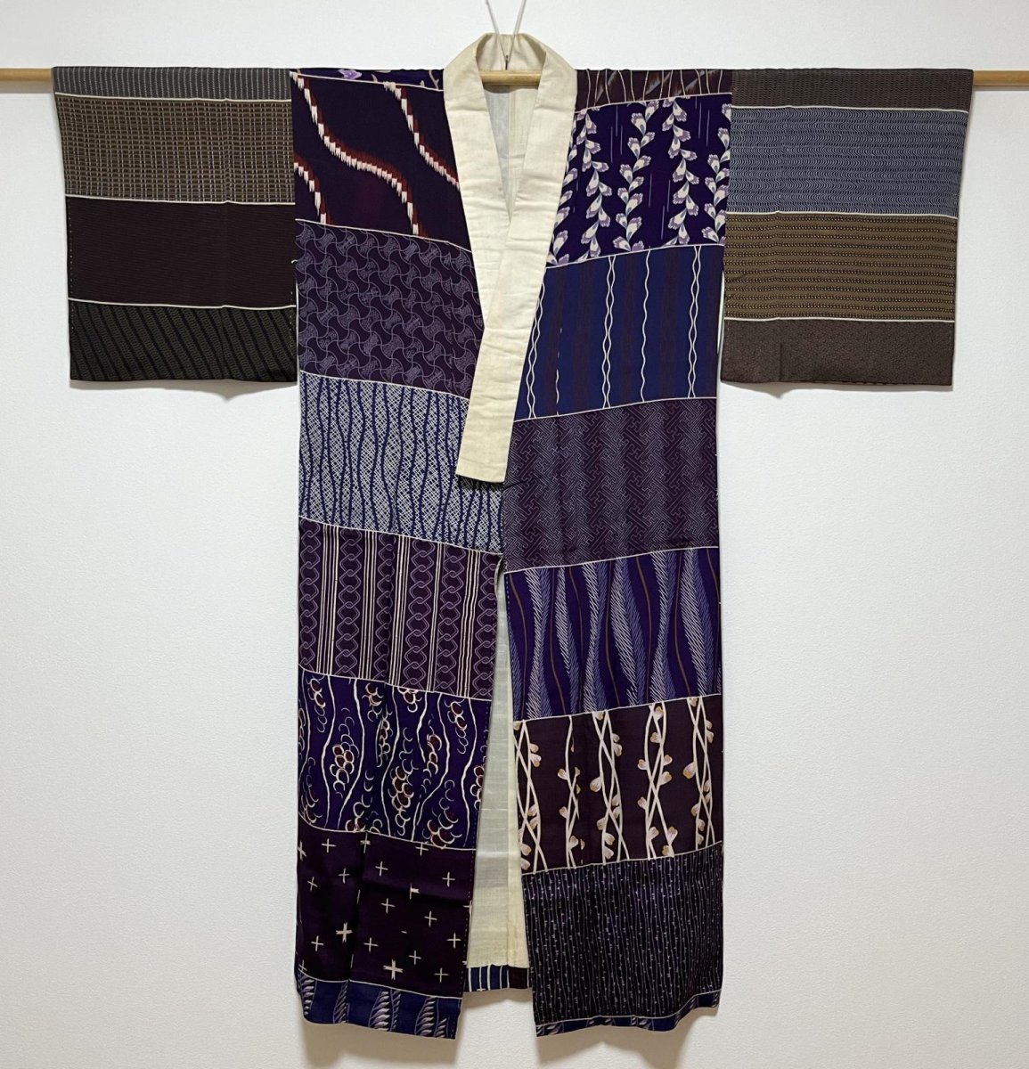 Photo2: JAPANESE KIMONO SILK ANTIQUE JUBAN / PATTERN SAMPLE / KINSHA (2)