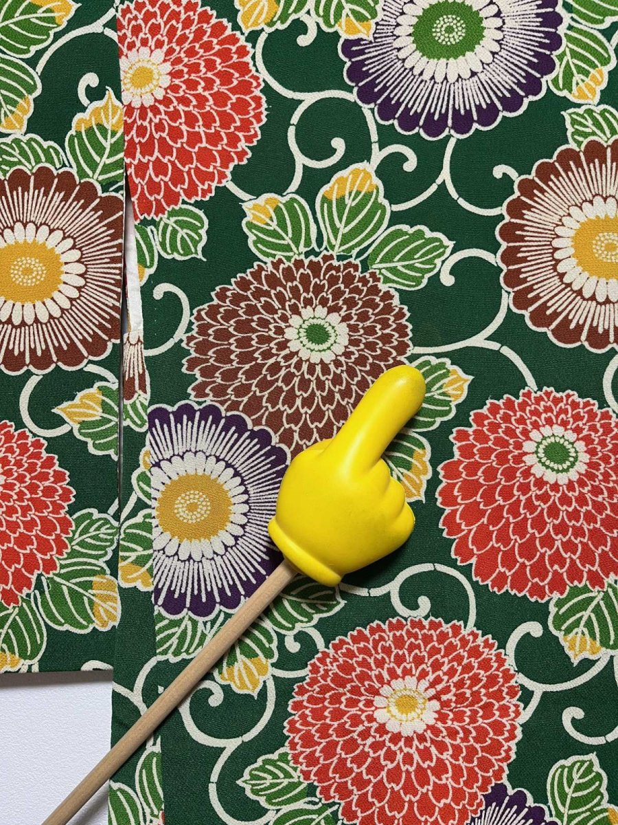 Photo9: JAPANESE KIMONO SILK HAORI / CHRYSANTHEMUM / KARAKUSA / GREEN / CHIRIMEN (9)