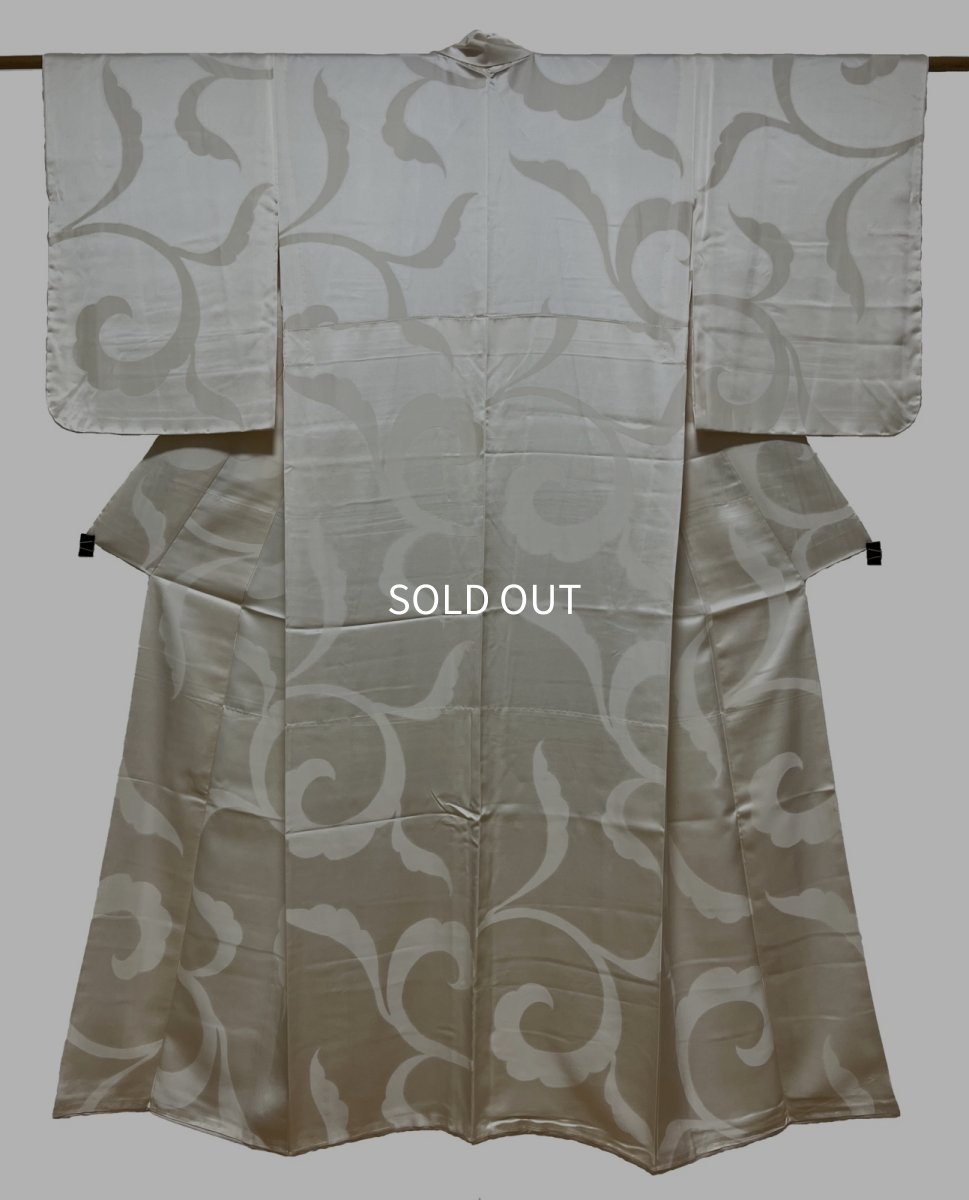 Photo1: JAPANESE KIMONO SILK KOMON / KARAKUSA / WHITE (1)