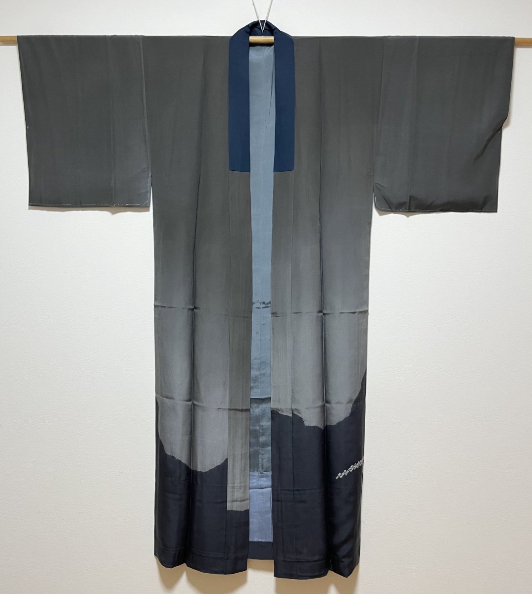 Photo2: JAPANESE KIMONO SILK MENS JUBAN / DRAGON / WAVE / GRAY / UNUSED (2)