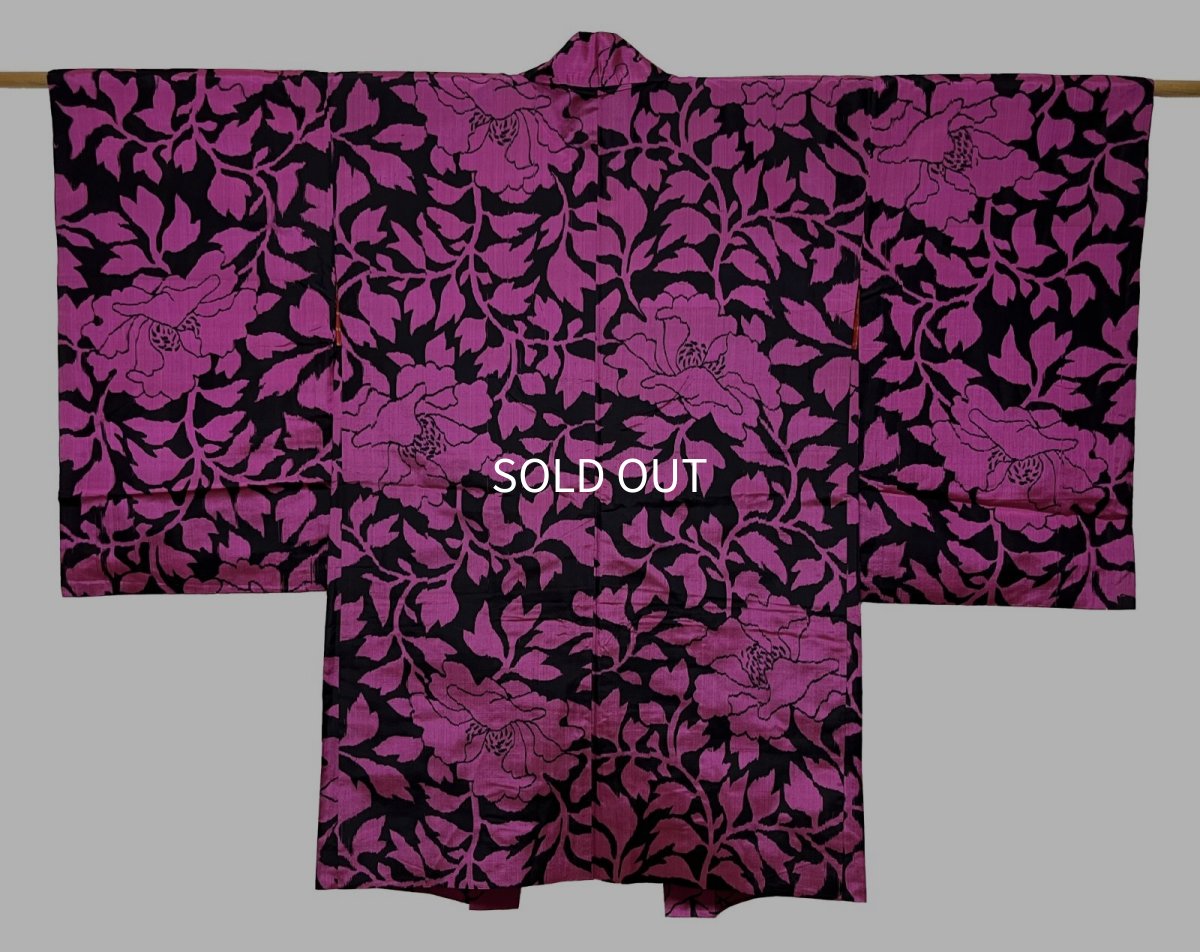 Photo1: JAPANESE KIMONO SILK ANTIQUE HAORI / MEISEN / PEONY / BLACK & MAGENTA (1)