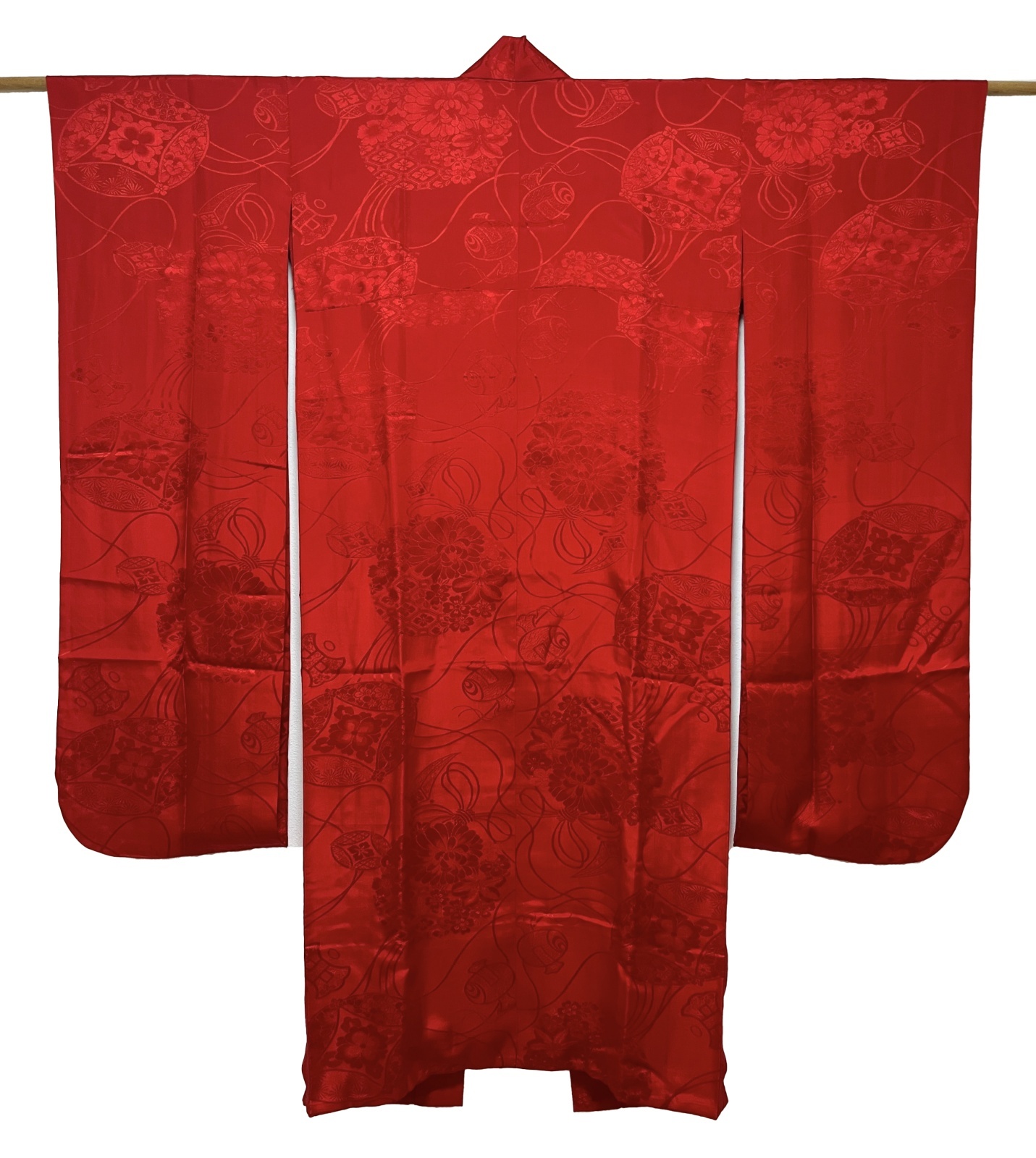 JAPANESE KIMONO SILK ANTIQUE FURISODE JUBAN / RED / KUSUDAMA / KOZUCHI / RINZU